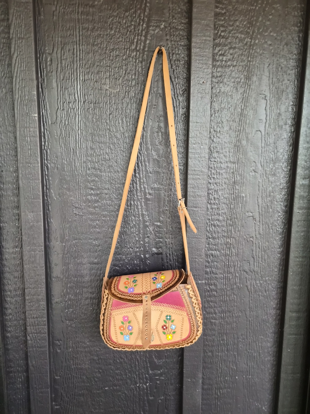 Handmade Floral Tooled Leather Crossbody Bag in Tan - Picture 3 of 7